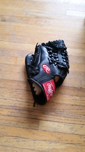 Baseball glove $25 obo 