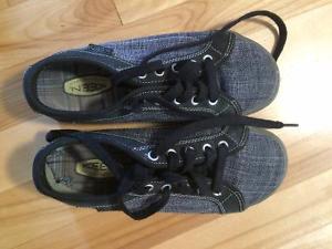 Boys KEEN shoes Size3