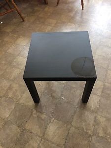 Detachable coffee table in good condition