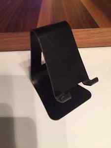 Elago M2 stand/ docking station for iPhones