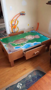 Kid's play table with built-in drawers