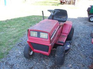LAWN TRACTOR