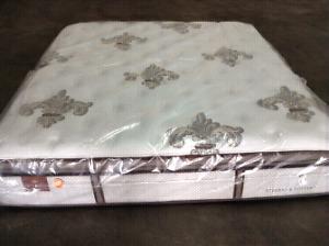 Luxury King mattress Europillowtop $300 to 400$,good for