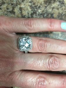 New Lia Sophia size 5 ring