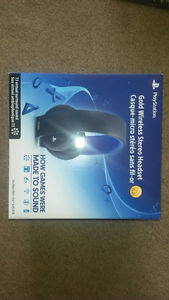 PS4 gold wireless headset (Unopened)