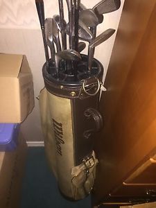 Set of rh golf clubs in Wilson case