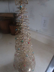 Spun metal wire 16" gold Christmas Tree with ornament