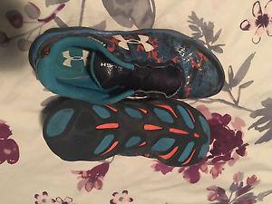 Under armour sneakers size 6 boys