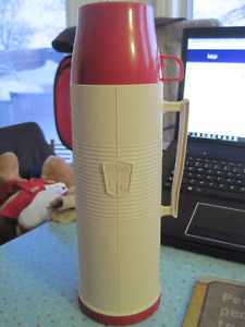 Vintage 4 Cup Thermos Vacuum Bottle