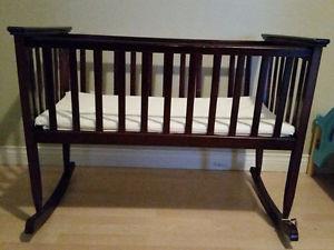 Wood Cradle with extra mattress