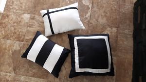 bed decor pillows