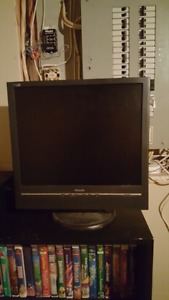 19" color monitor