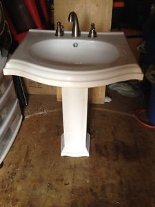 26 in Bathroom Pedestal Sink complete with Taps