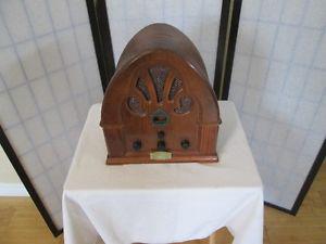 AM/FM CATHEDRAL STYLE RADIO
