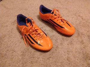 Adidas f5 soccer cleats - Size 6
