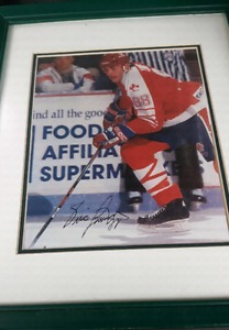 Autographed Eric Lindros NHL Hockey picture