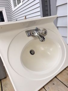 Bathroom sink & faucet