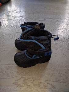 Boys winter boots size 11