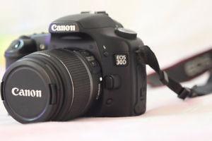 Canon 30D 10MP DSLR w/s mm IS Len (like new)