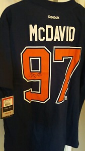 Connor McDavid signed Edmonton Oilers T-shirt