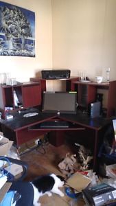 Corner computer desk in great shape