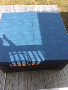 Deluxe Like New Hot Tub Cover