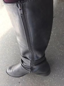 Ladies grey leather boots
