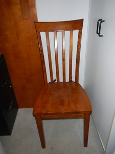 MOVING SALE - Kitchen Table & Chairs