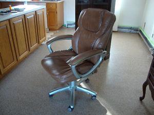 ((NO E-MAIL)) PLEASE TEXT OR CALL!! LEATHER CHAIR!!