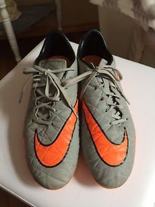 Nike outdoor soccer cleats 8.5