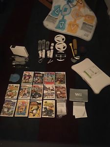 Nintendo WII with many games and accessories