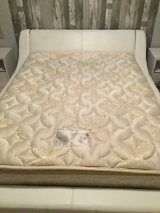 Queen Simmons mattress