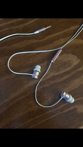 Rose gold beats by dre earbuds