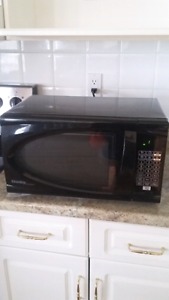 Selling this microwave