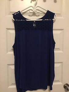 Wanted: 2X navy top 5$
