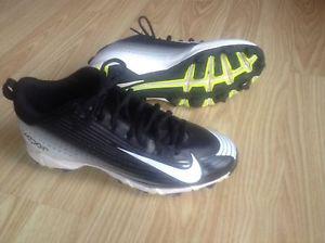 Wanted: Nike Vapor size 6 cleats