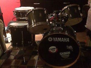 YAMAHA Rydeen 5 piece drum set W/ cymbals & stands