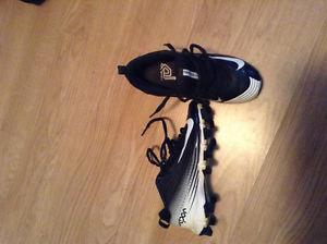 Youth ball cleats