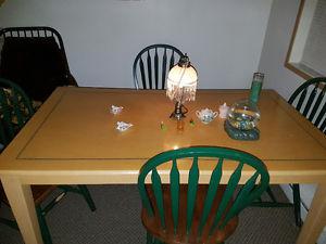 $199!! GREEN ACCENTS DINING TABLE & 4 CHAIRS....