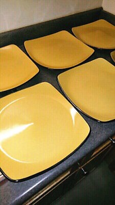 Beautiful Sunshine Yellow Dinner Plates (6 Brand New)