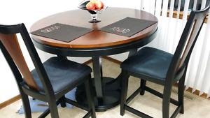 DINING ROOM TABLE FOR SALE