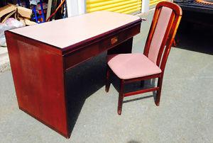 Desk & Chair $50 for the set ! DELIVERY AVAIL - 