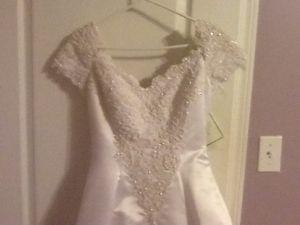 Further Reduced! Beautiful Never Worn Wedding Dress For Sale