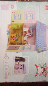Le Toy Van Doll House (Still in box)