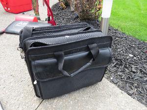 Lightweight laptop travel case