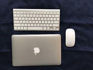 MacBook Air 11". Apple magic mouse. Apple Bluetooth