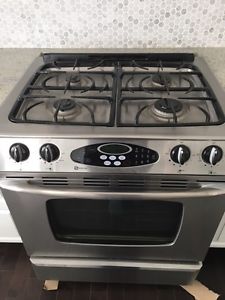 Maytag slide-in gas range w/ gas convection oven