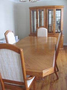 OAK DINING ROOM SET-TABLE, 4 CHAIRS, BUFFET & HUTCH