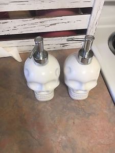 Skull soap container