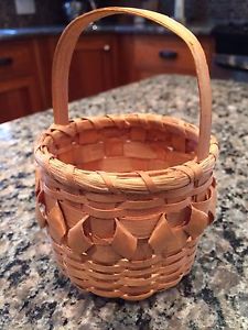 Small Micmac Basket